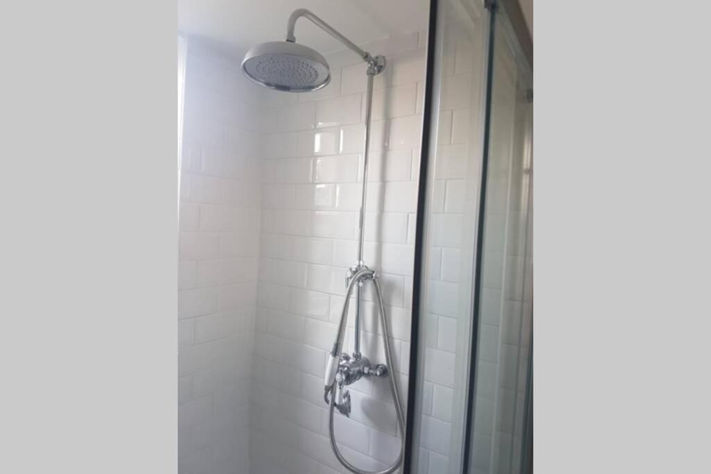 Lovely 2 Bedroom Flat Wifi Close To The Beach 伯恩茅斯 外观 照片