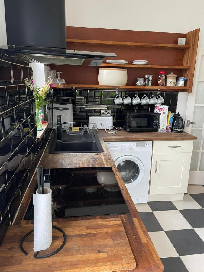 Lovely 2 Bedroom Flat Wifi Close To The Beach 伯恩茅斯 外观 照片